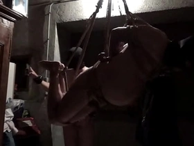 Suspendu par un Maître japonais bog chinese gay porn