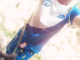 Chico se masturba en el monte gay porn asian muscle